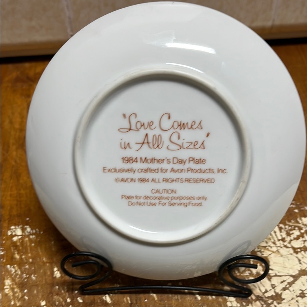 Avon Mother's Day 1984 Decorative Plate - Picture 2 of 5